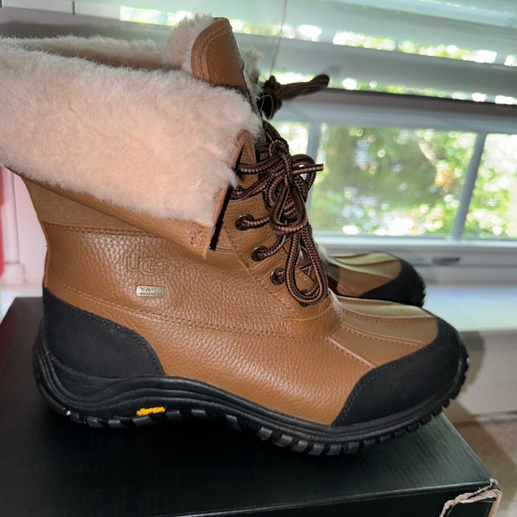UGG Boots - Picture 1 of 3